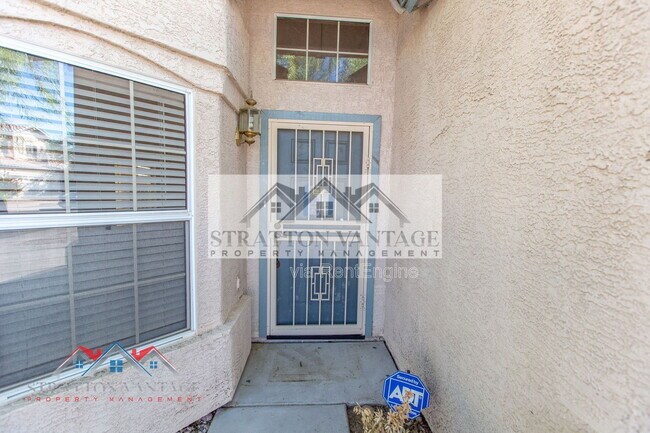 Building Photo - 1015 E Brentrup Dr