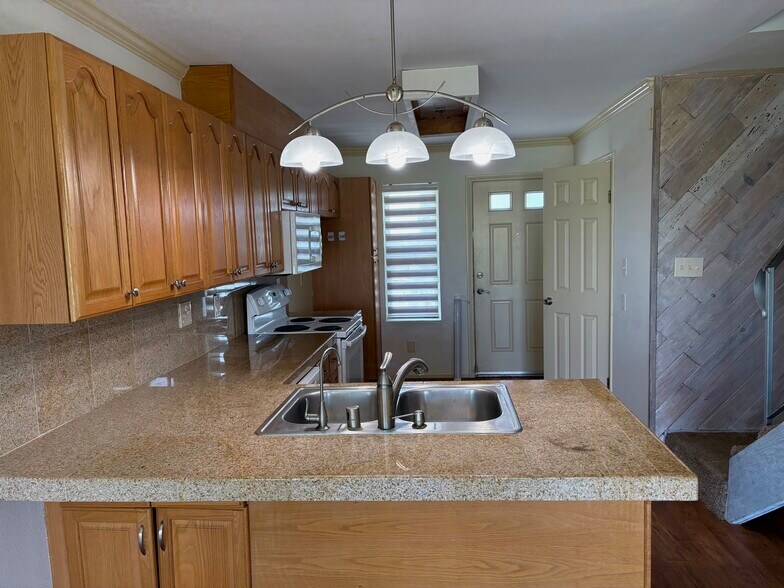 Building Photo - 1111 Seacoast Dr