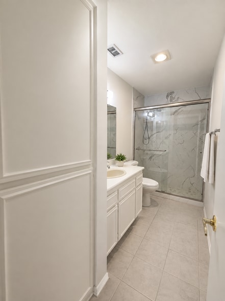 Building Photo - 901 Golden Springs Dr