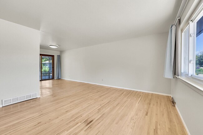 Building Photo - 4220 Edwinstowe Ave