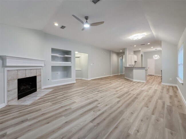 Building Photo - 27 Auburn Path Dr