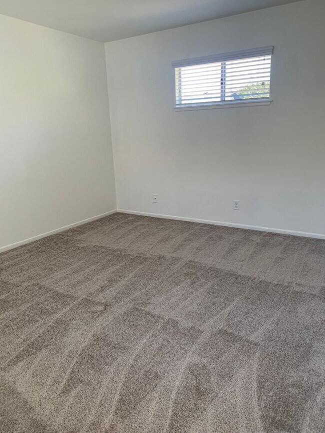 Building Photo - Pool Home with Fireplace & 2-Car Garage