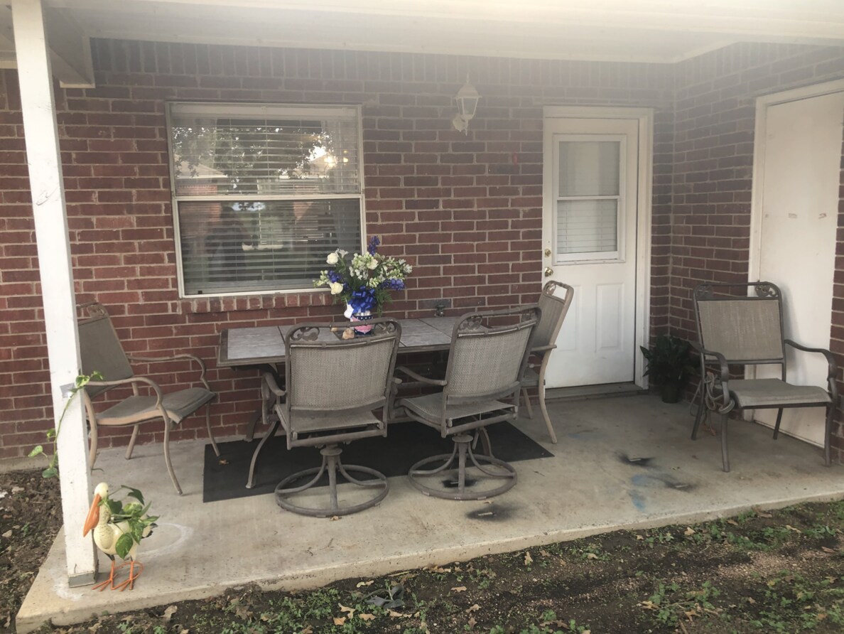 Building Photo - 2241 Ridgeview Dr