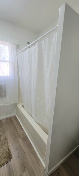 Building Photo - 16911 Glenetta Way