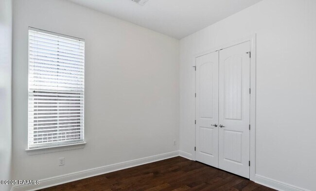Building Photo - 100 Deysbrook Ln