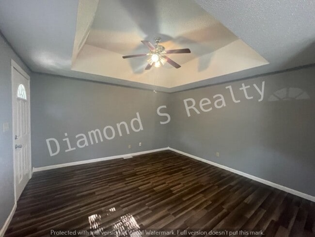 Building Photo - Charming 3 bedroom home available!