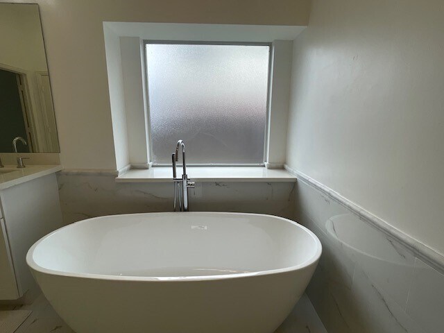 Building Photo - 8519 Babbling Brook Ct