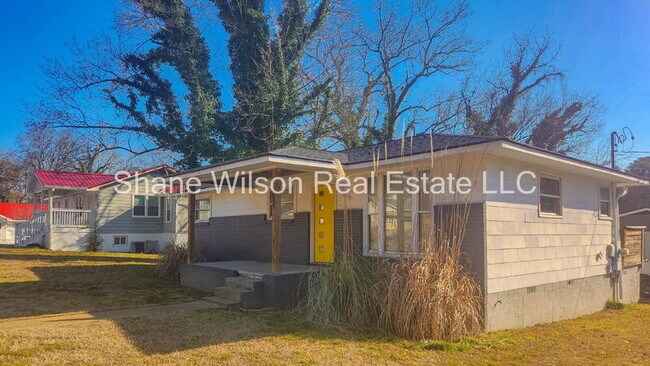 Building Photo - 1202 Greenwood Rd