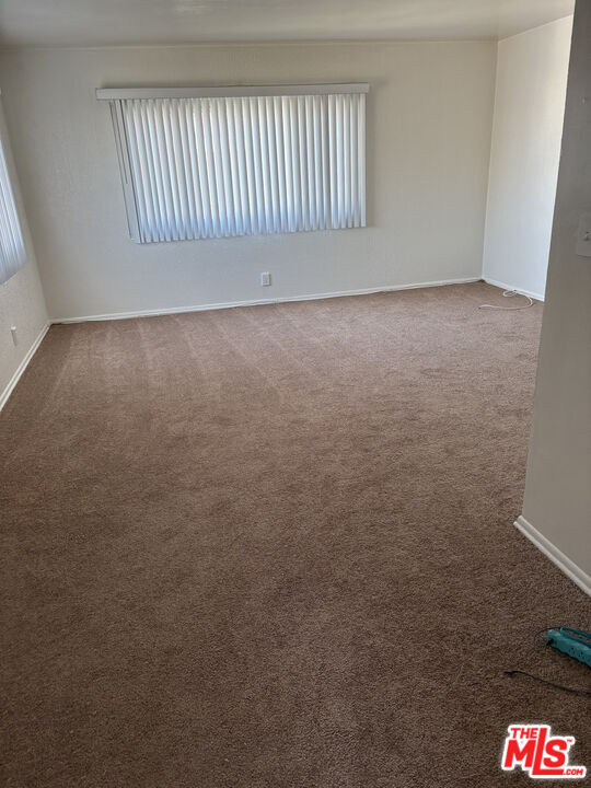 Building Photo - 818 E Nutwood St