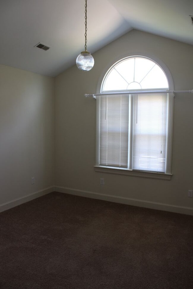 Building Photo - 4400 Dewfield Dr N