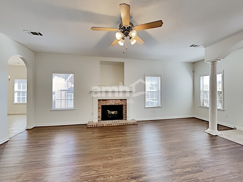 Building Photo - 10242 Spruce Grove Ln