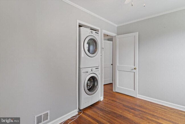 Building Photo - 4023 Poplar St