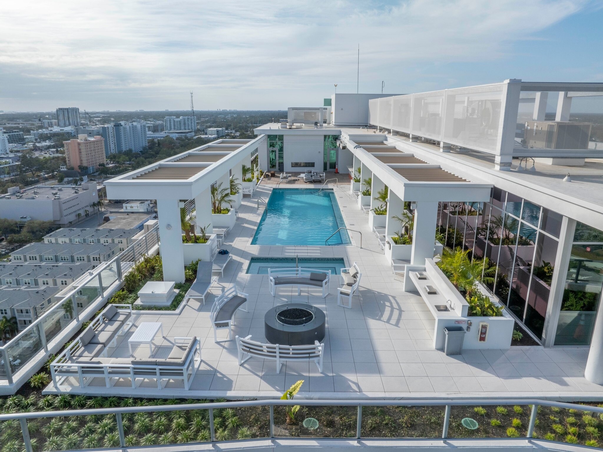 Building Photo - 777 3rd Ave N