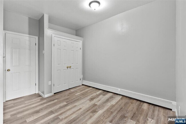Building Photo - 9 E Monroe St