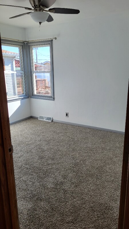Building Photo - 1420 W Poplar St