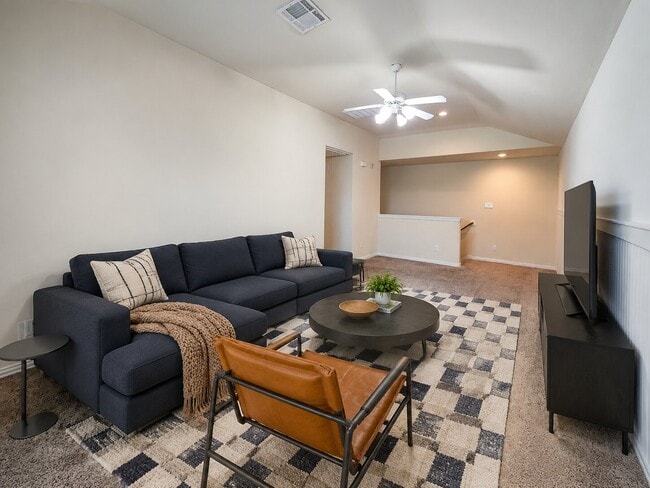 Building Photo - 2119 Del Mar Dr