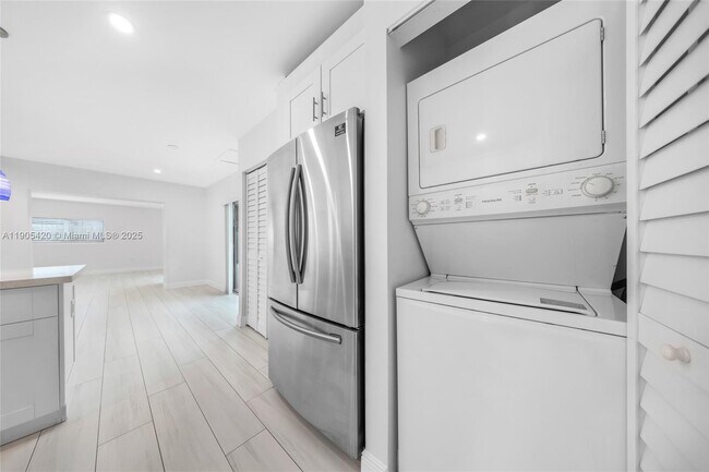 Building Photo - 2306 N 28th Ave