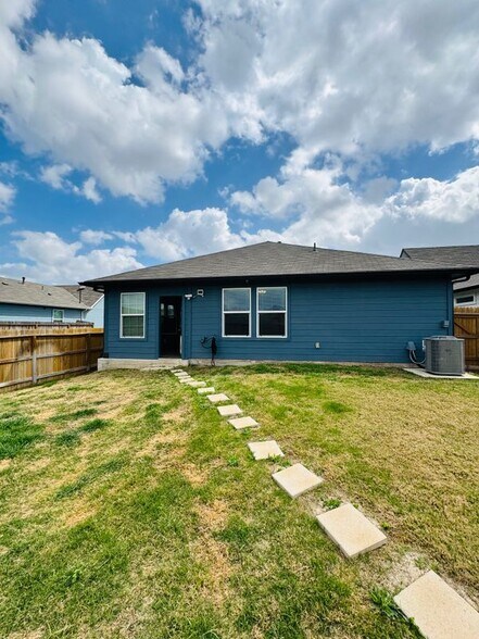 Building Photo - 417 Deborah Dr