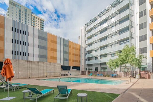 Building Photo - 333 E Roosevelt St