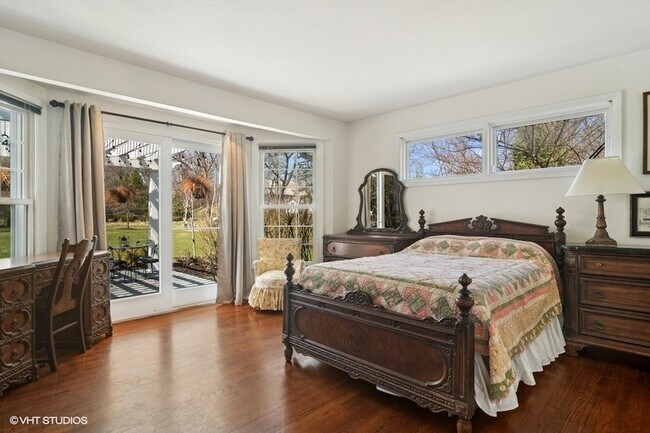 Building Photo - 1674 Bowling Green Dr