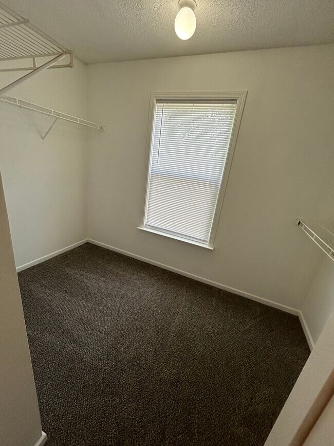 Building Photo - Franklin IN - 3 BR home