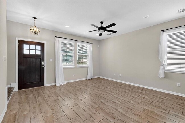 Building Photo - 2025 Arendale Dr