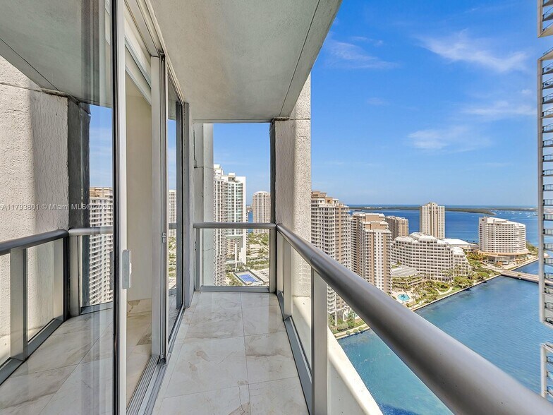 Building Photo - 475 Brickell Ave