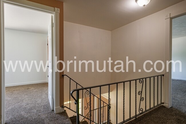 Building Photo - 1561 E 4945 S