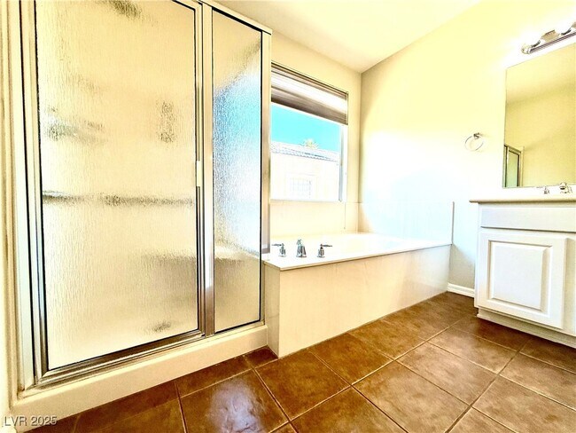 Building Photo - 10276 Romantico Dr