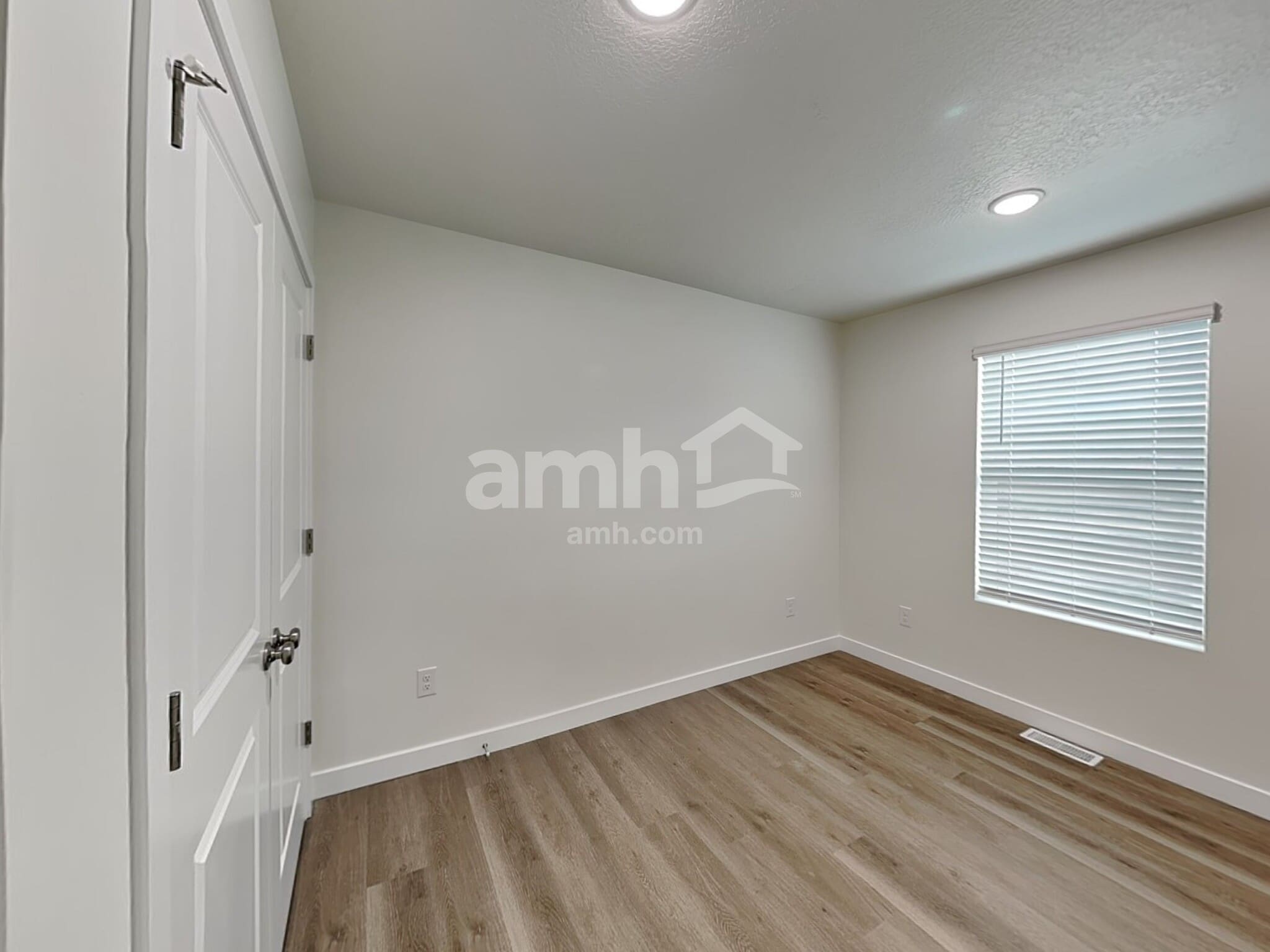 Building Photo - 1272 W Mahogany St