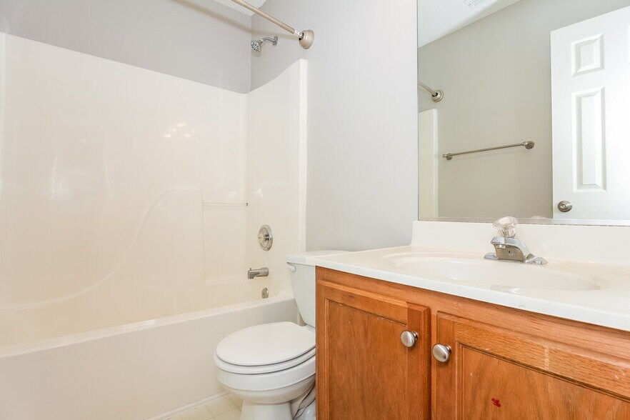 Building Photo - 715 Almora Dr