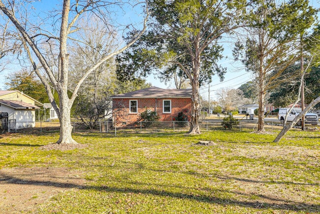 Building Photo - 7012 Terrace Dr