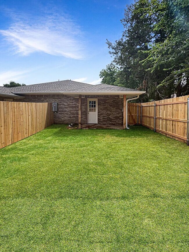 Building Photo - Modern 3-Bedroom Duplex Unit in Lawton