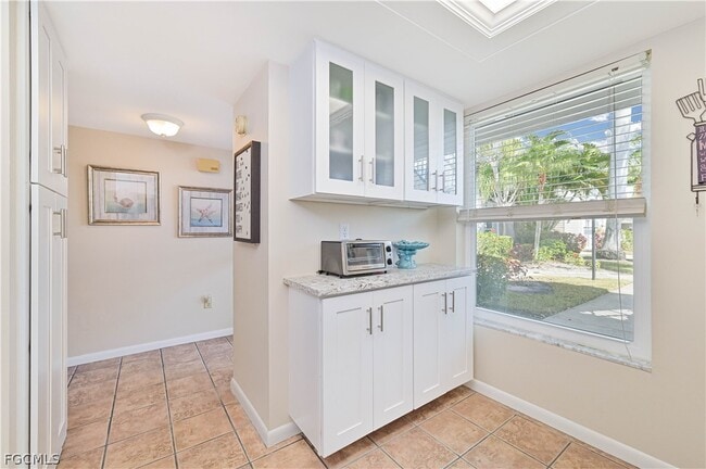 Building Photo - 5445 Peppertree Dr