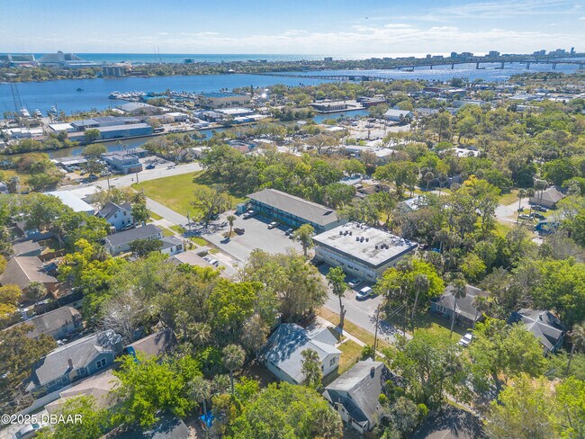 Building Photo - 138 Kingston Ave