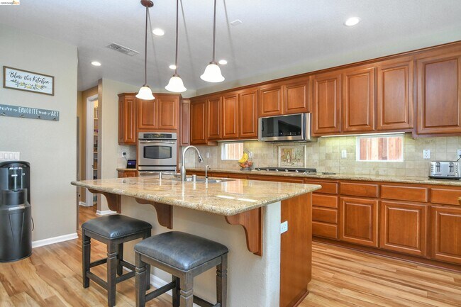 Building Photo - 5563 Arcadia Cir