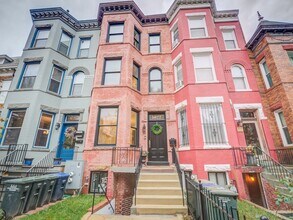 Building Photo - 1022 Park Rd NW