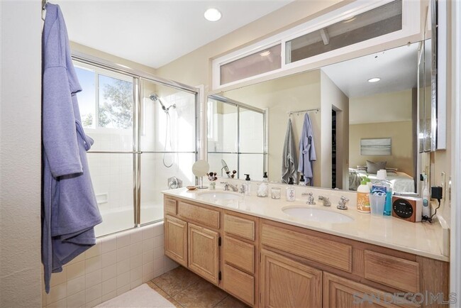 Building Photo - 10636 Brookhollow Ct