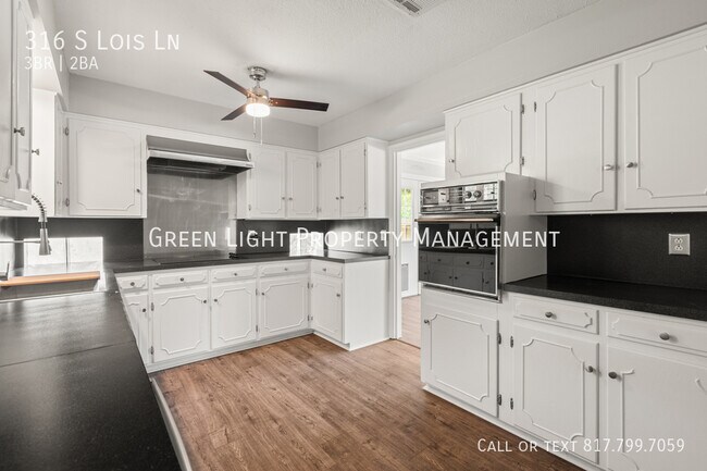 Building Photo - 316 S Lois Ln