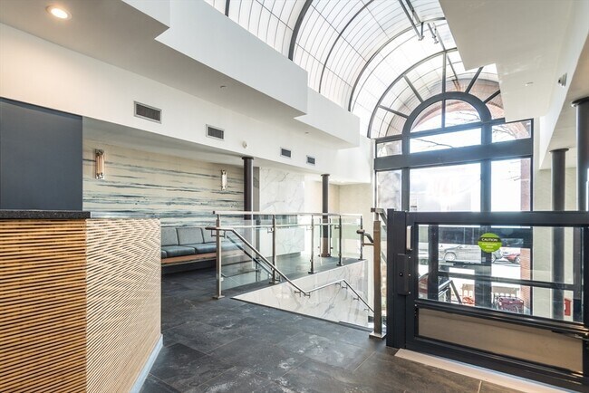 Building Photo - 300 Commercial St