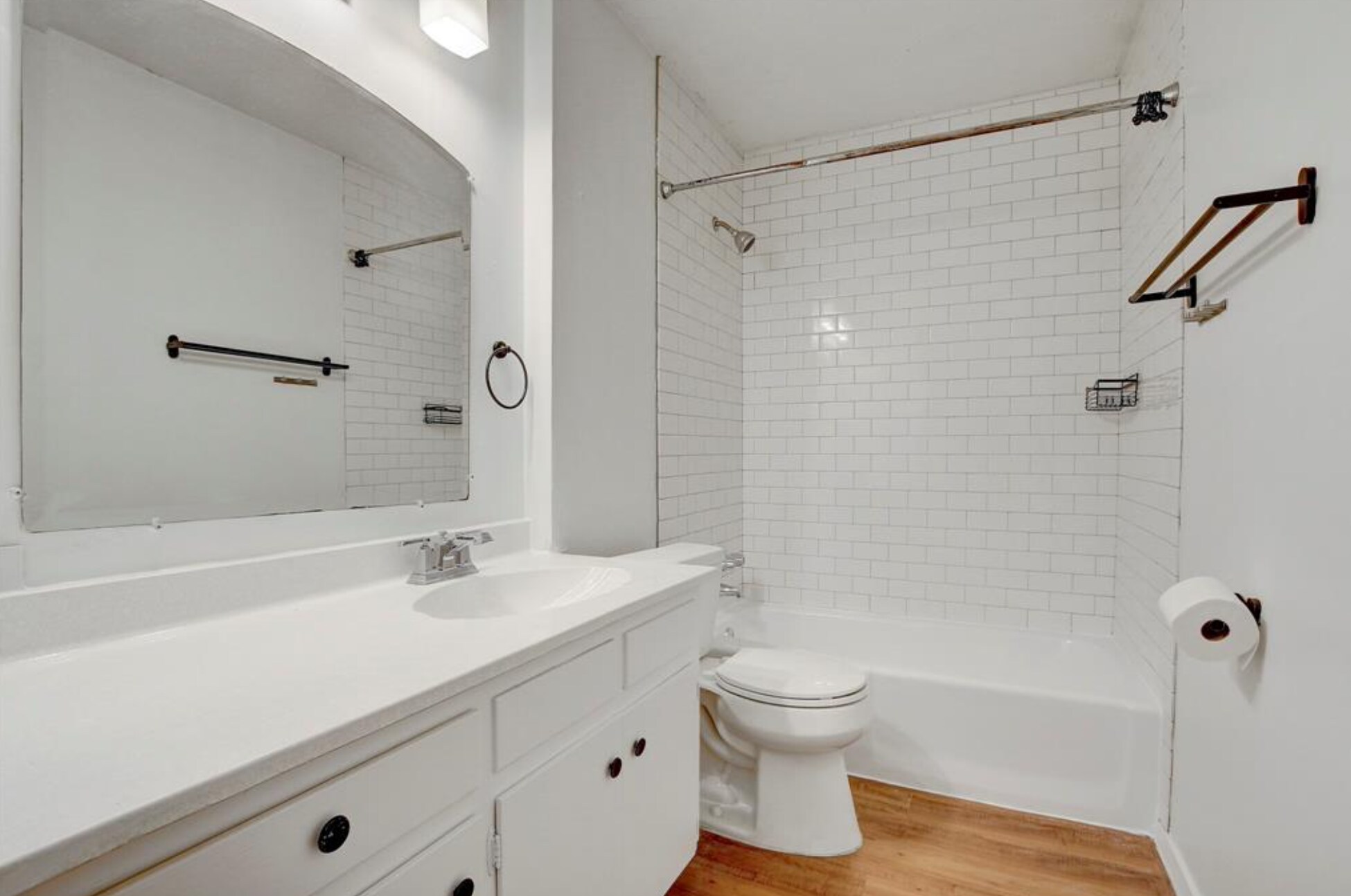 Building Photo - 705 Huntingdon Pl