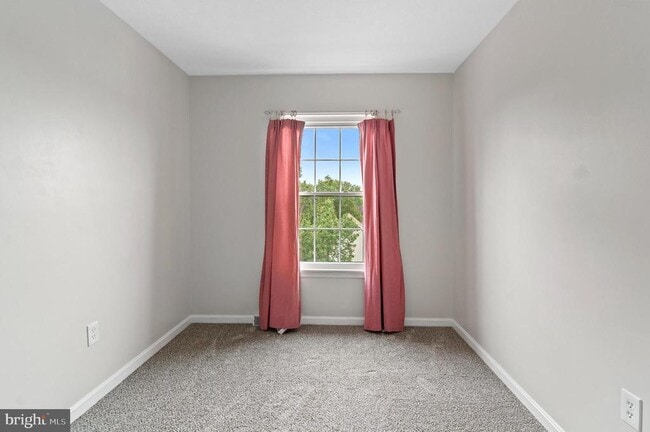 Building Photo - 689 Clearview Ave