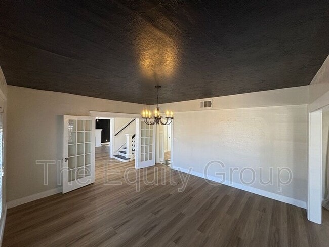 Building Photo - 209 E 11th St