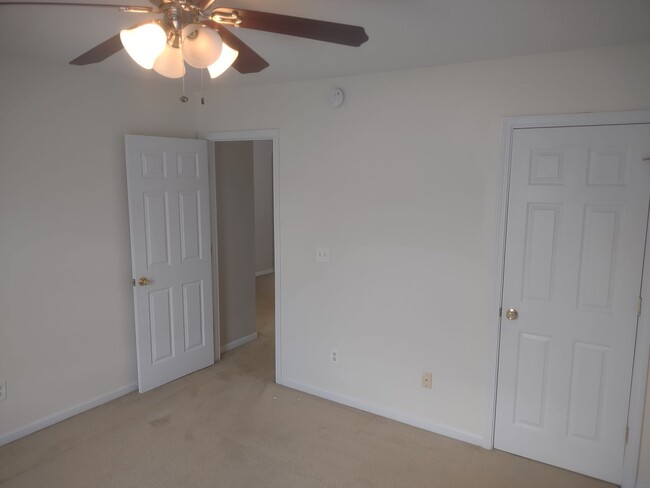 Building Photo - ****MOVE IN SPECIAL****Two Story, Five Bed...