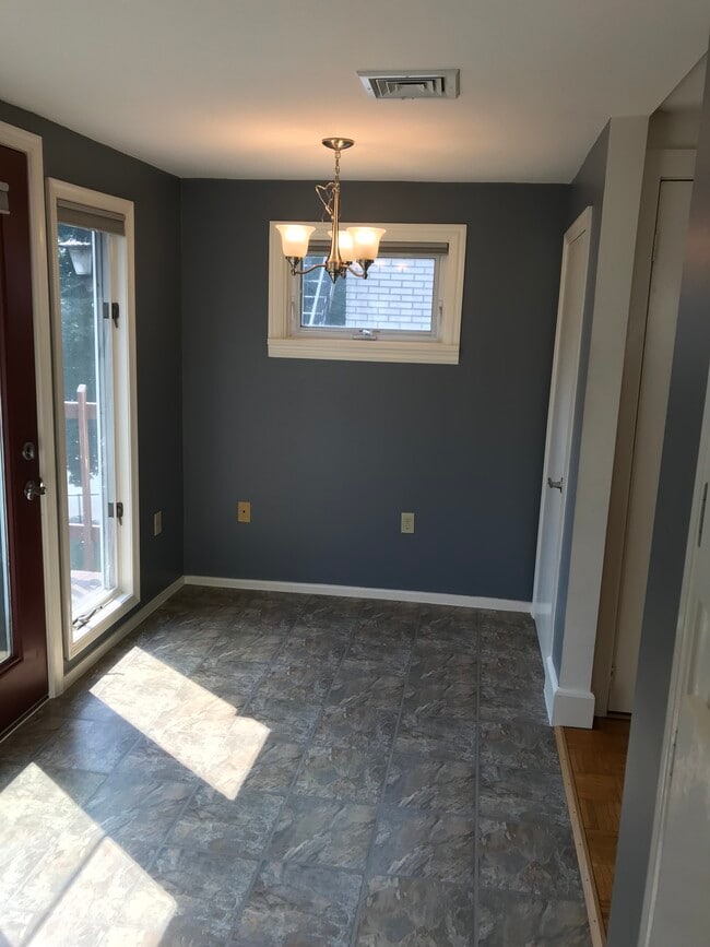 Building Photo - 536 Linden St