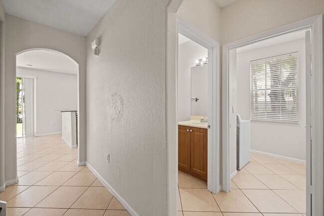 Building Photo - 8401 SW 25th Ct