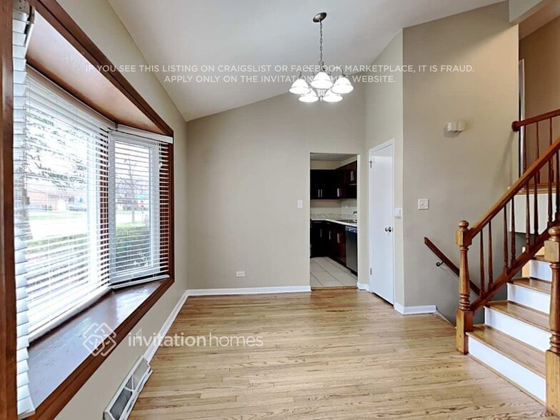 Building Photo - 1550 E Anderson Dr