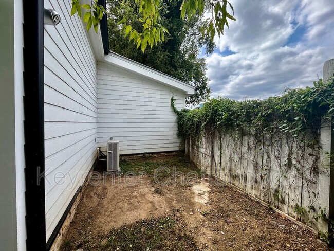 Building Photo - 407 Spears Ave