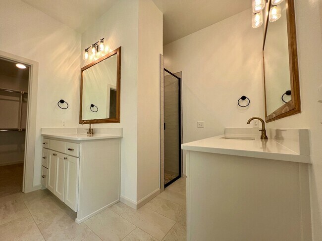 Building Photo - 9333 SW 42nd St