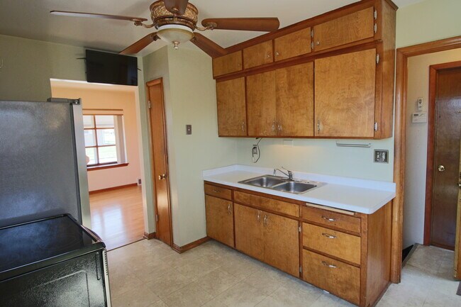 Building Photo - Updated Single Family Home Near Vogel Park...